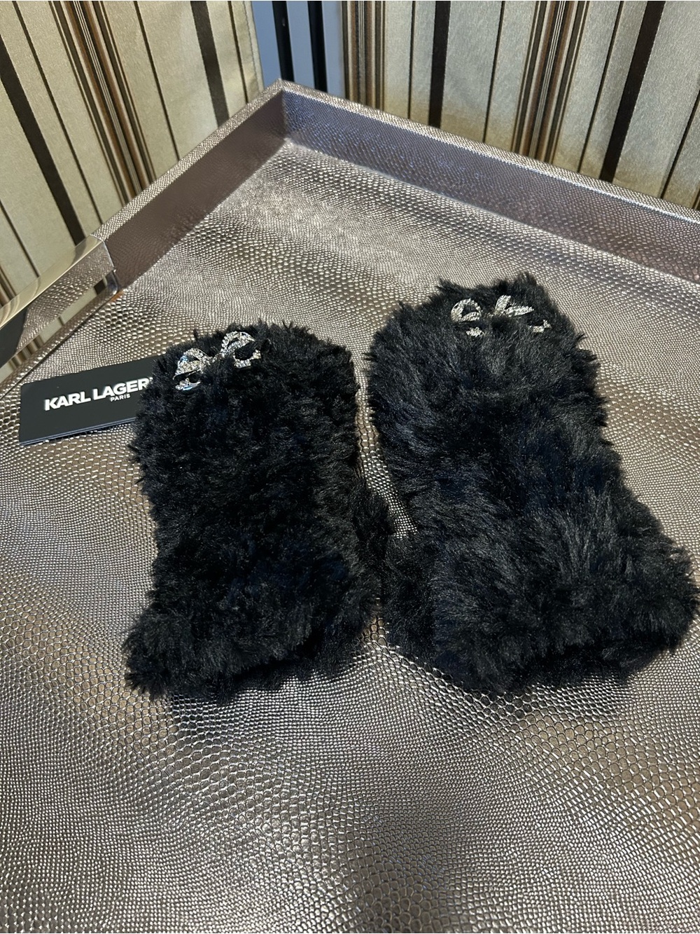 NWT Karl Lagerfeld fingerless gloves